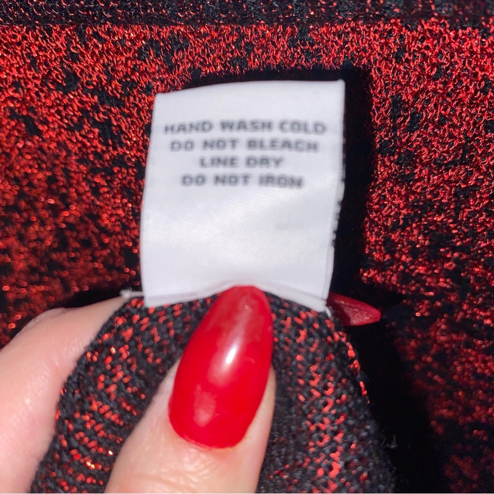 Ombré Red Black Shimmer Fold-over Metallic Sweater Top NY Collection Medium Chic - Picture 9 of 10
